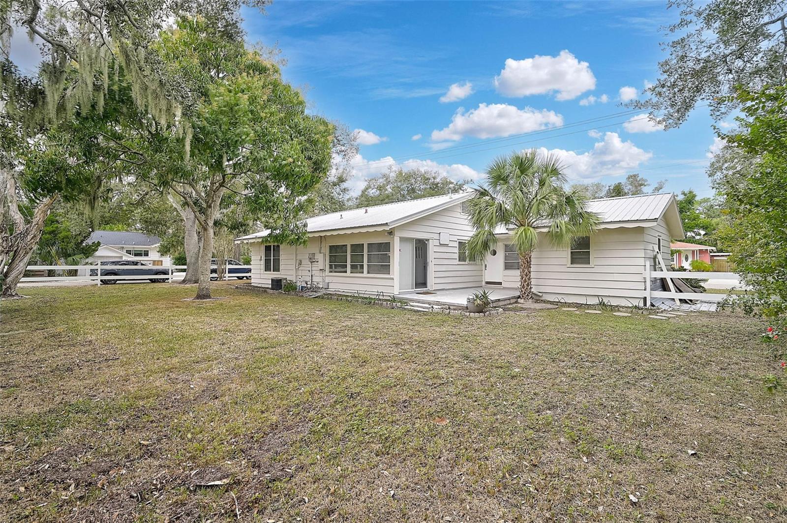 SARASOTA BAY PARK - Residential Lease