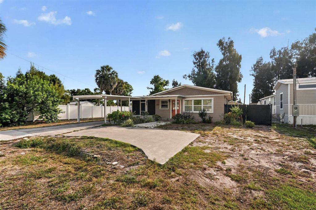 Photo of 5511 3rd Street W, Bradenton, FL 34207 (MLS # A4696759)