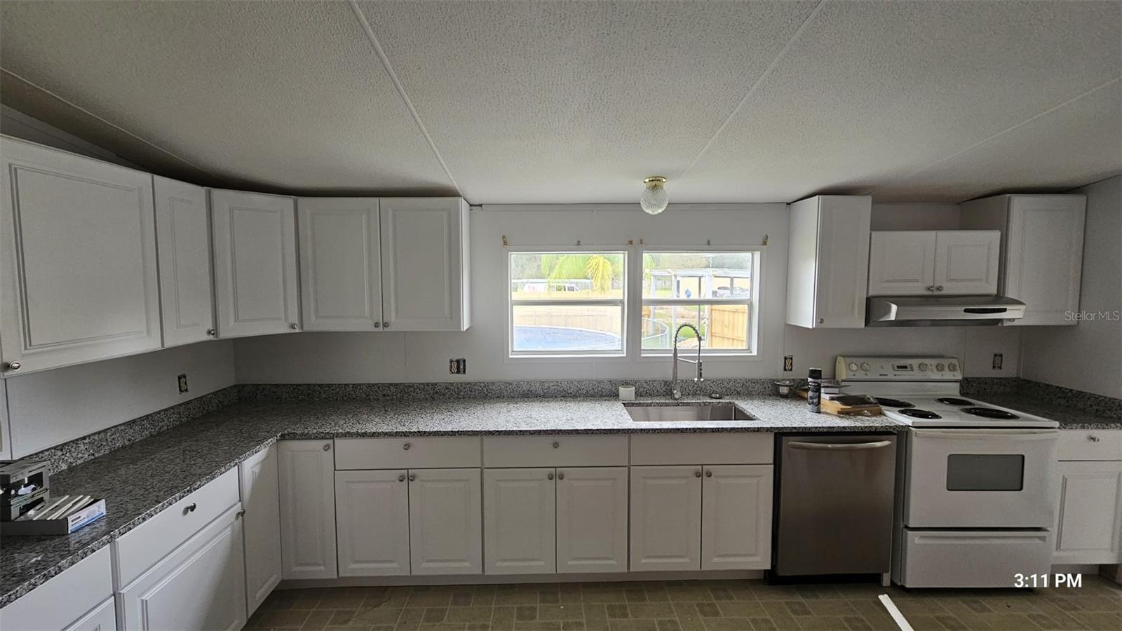 ZEPHYRHILLS COLONY CO - Residential Lease