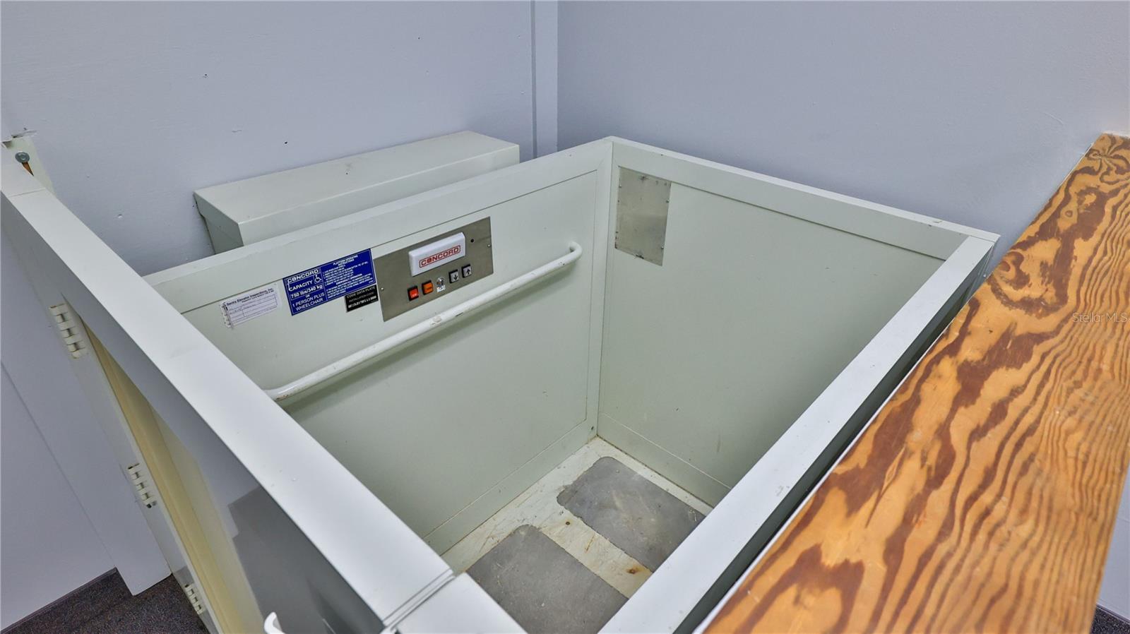 AIRPORT BUS PARK PH 01 - Commercial Sale