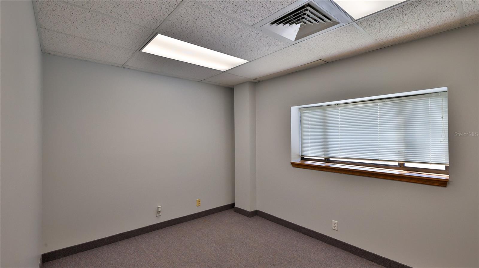 AIRPORT BUS PARK PH 01 - Commercial Sale