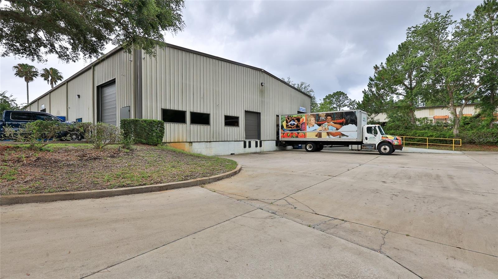 AIRPORT BUS PARK PH 01 - Commercial Sale