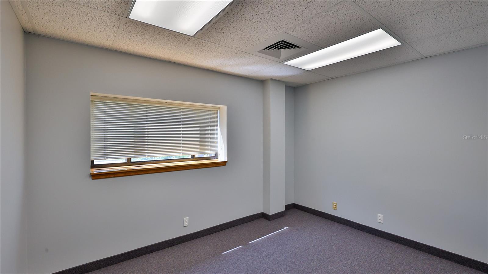 AIRPORT BUS PARK PH 01 - Commercial Sale