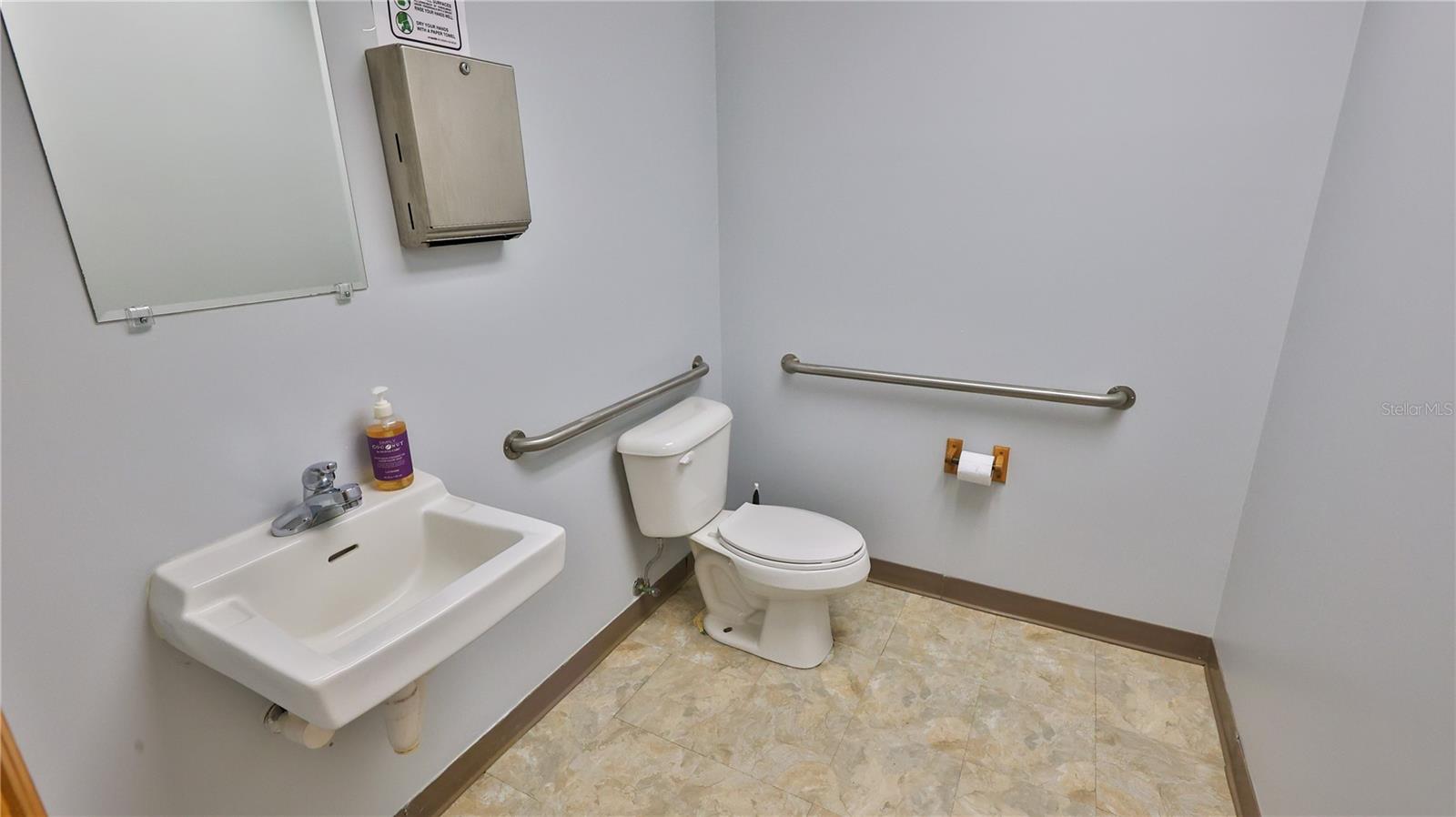 AIRPORT BUS PARK PH 01 - Commercial Sale