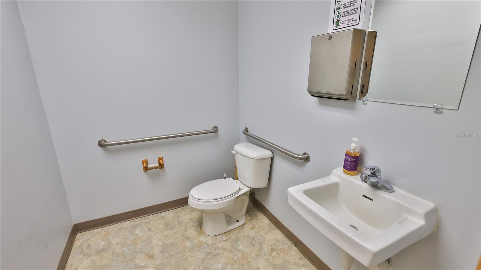 AIRPORT BUS PARK PH 01 - Commercial Sale