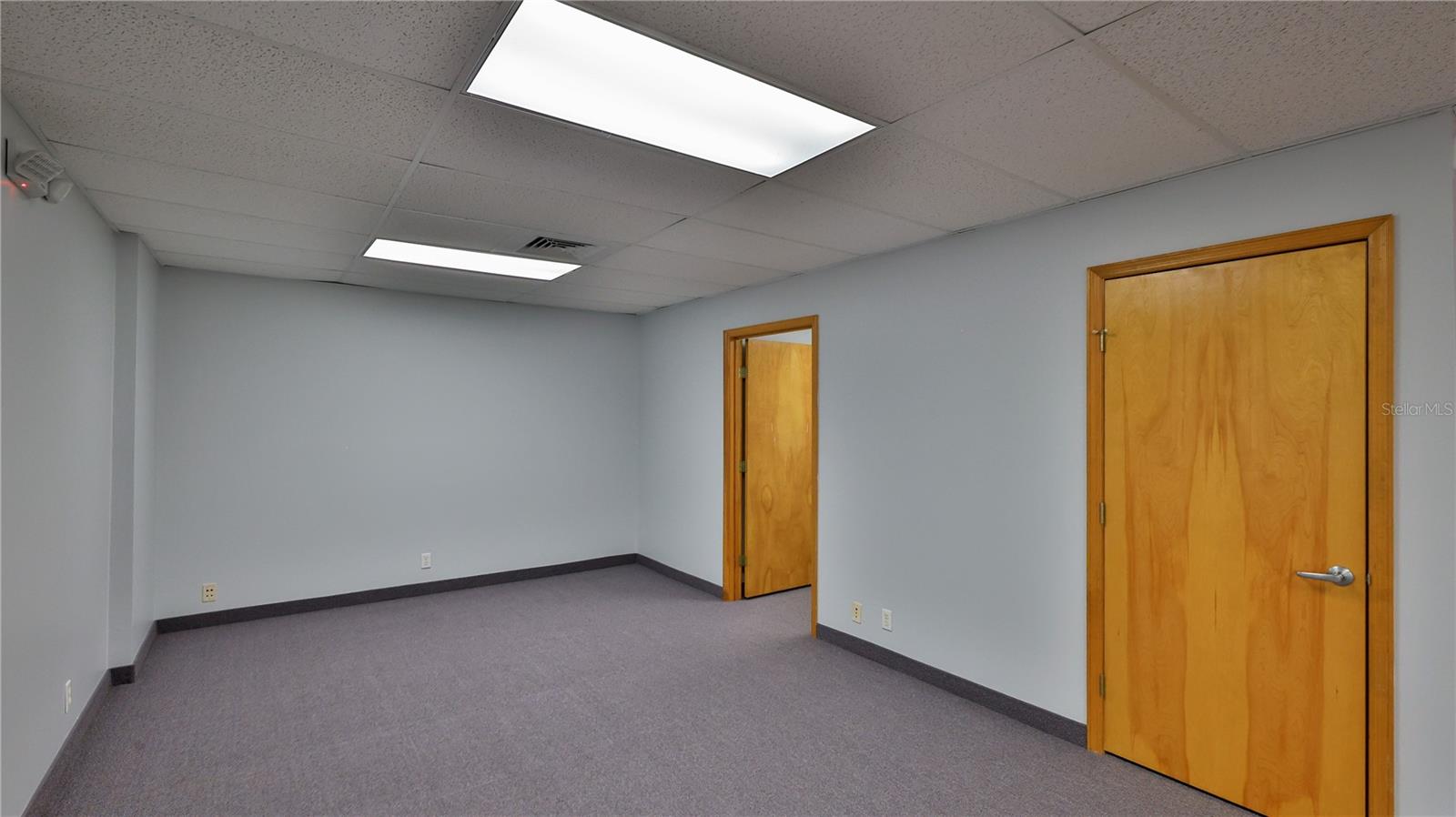 AIRPORT BUS PARK PH 01 - Commercial Sale