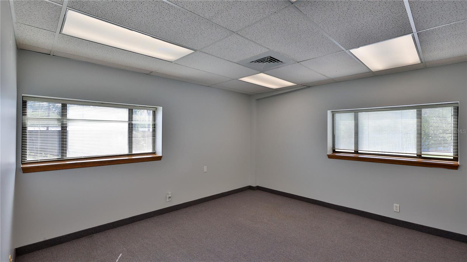 AIRPORT BUS PARK PH 01 - Commercial Sale