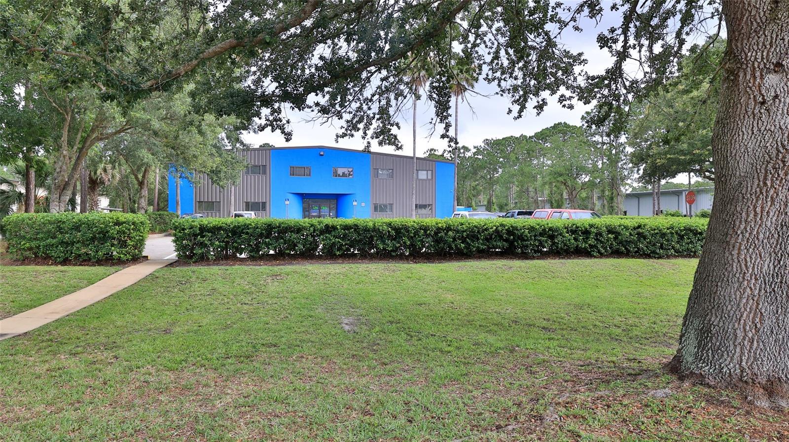 AIRPORT BUS PARK PH 01 - Commercial Sale