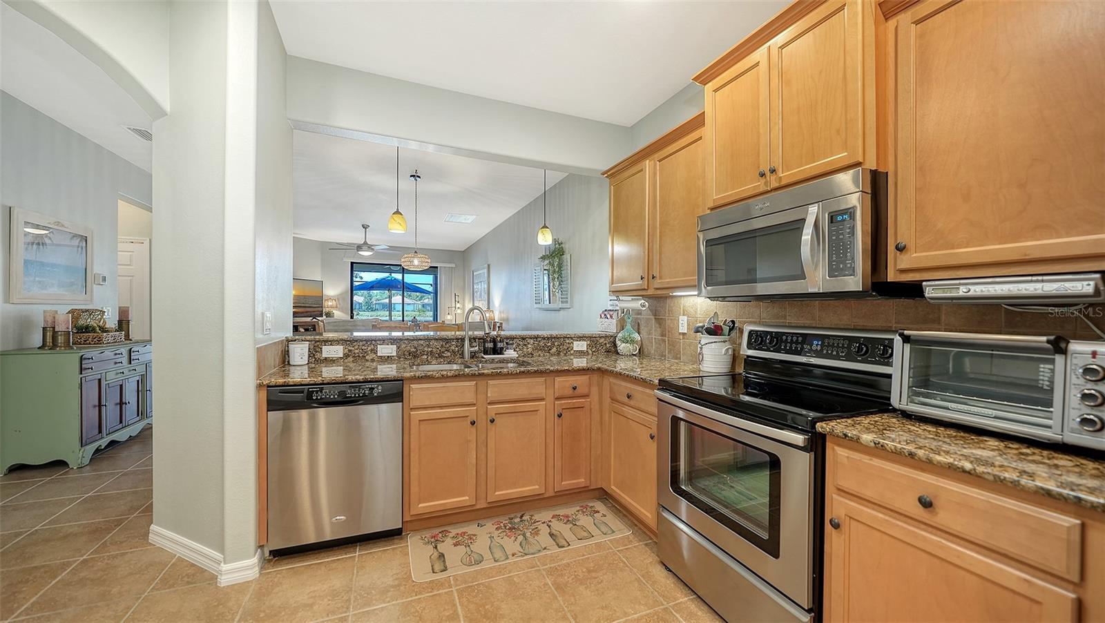 VENETIAN FALLS - Residential