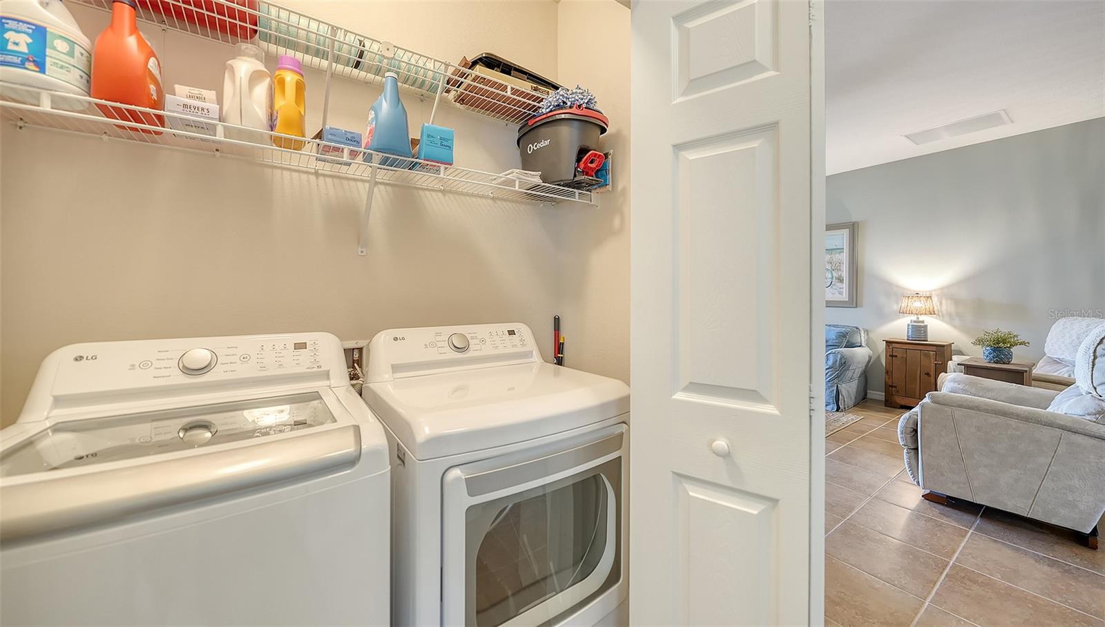 VENETIAN FALLS - Residential