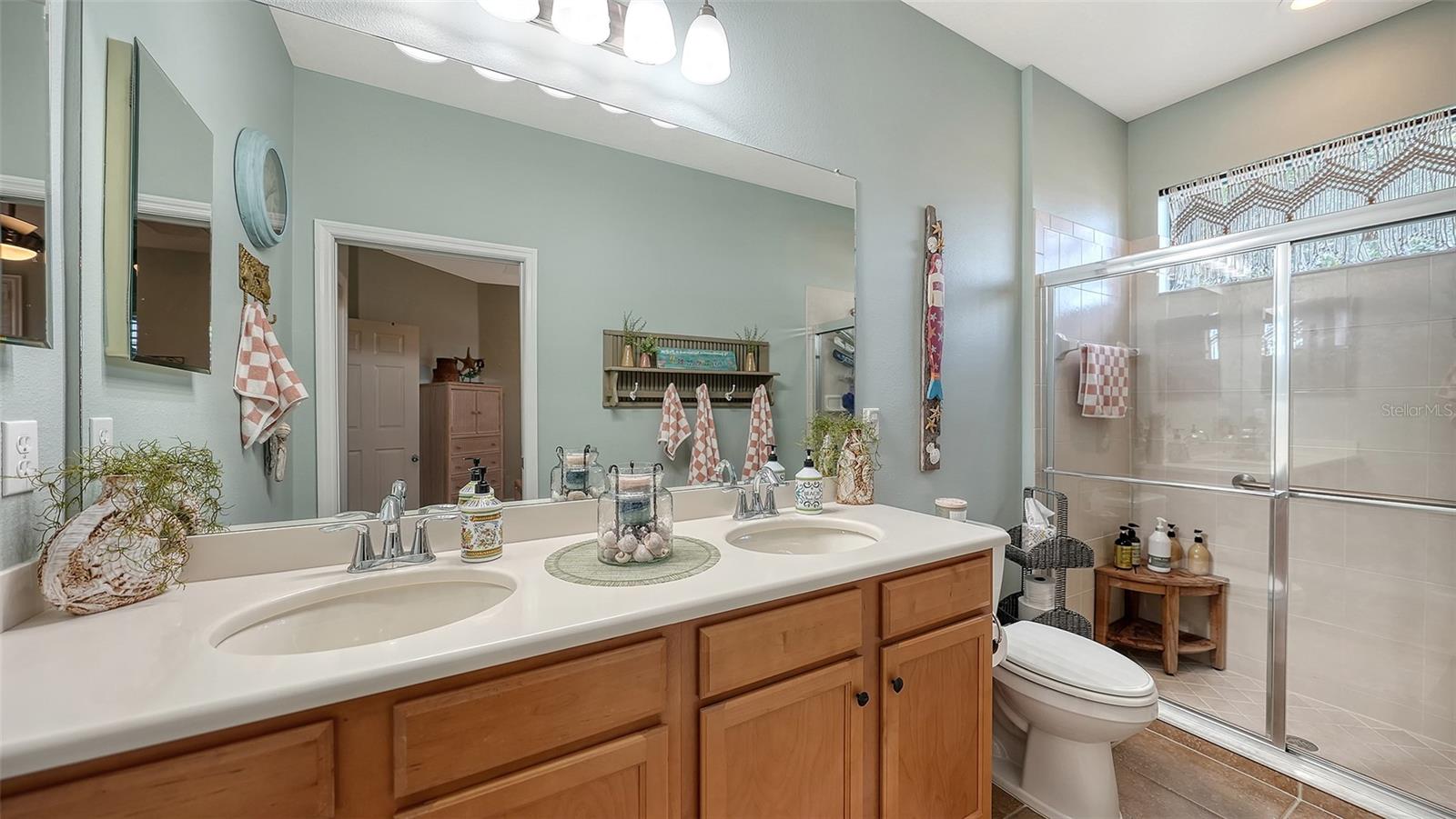 VENETIAN FALLS - Residential