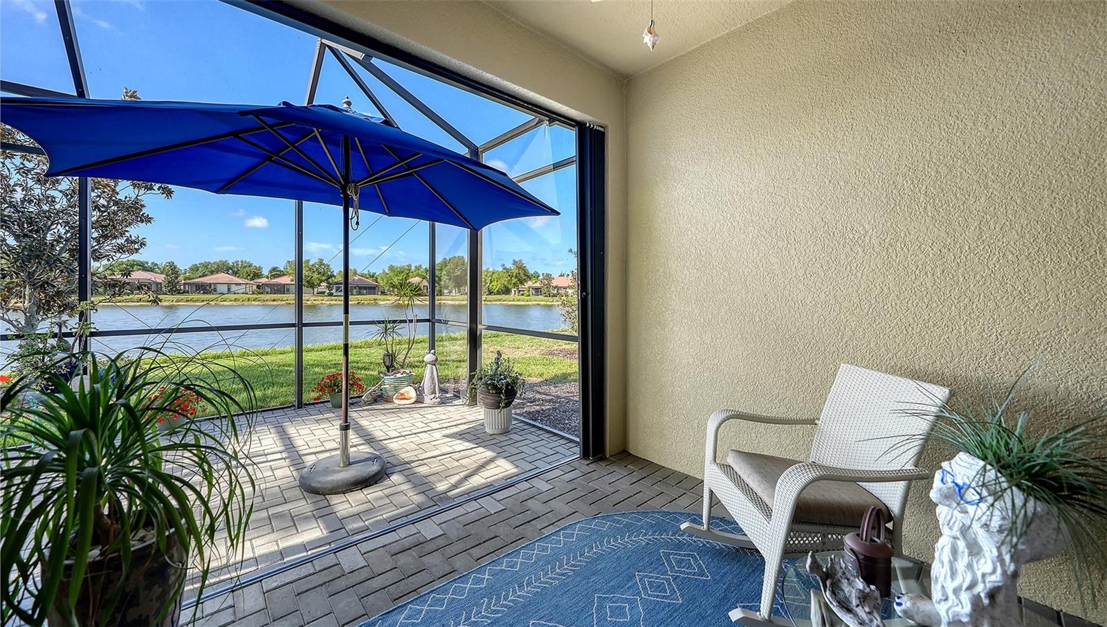 VENETIAN FALLS - Residential