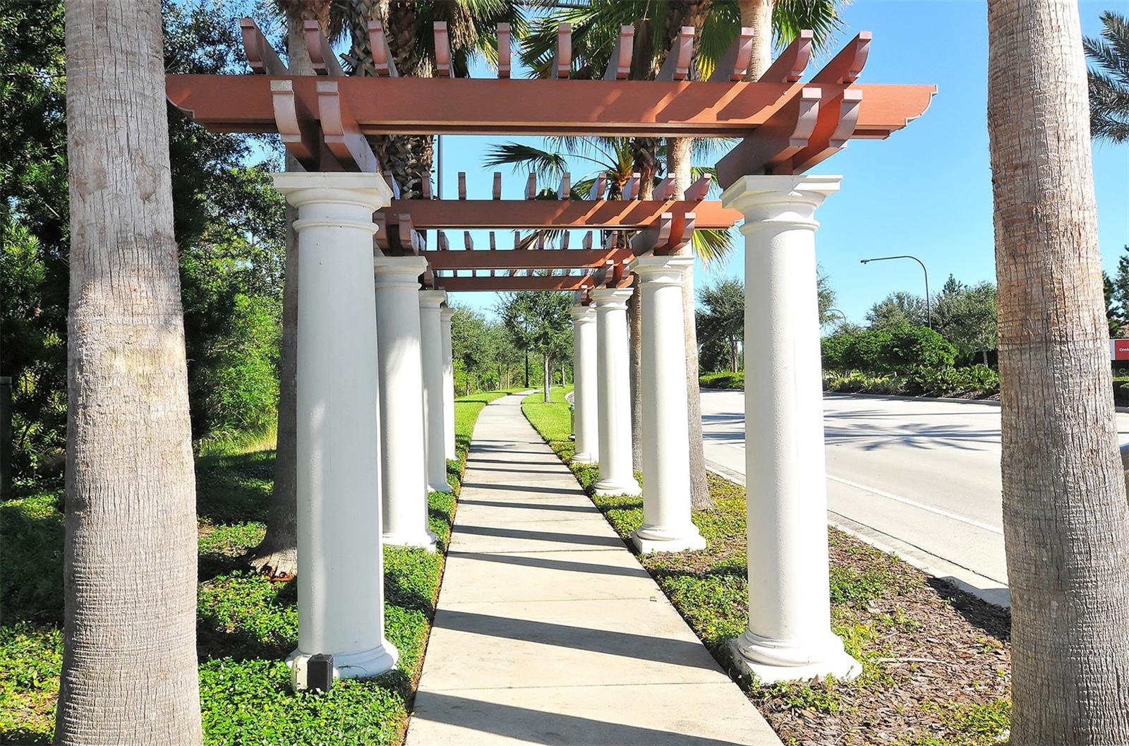 VENETIAN FALLS - Residential