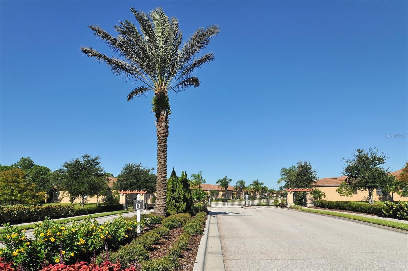 VENETIAN FALLS - Residential