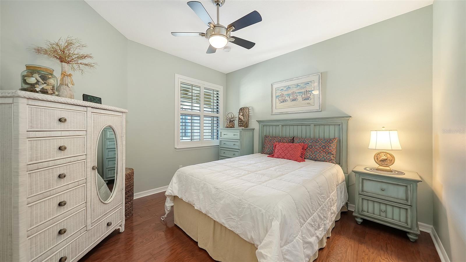 VENETIAN FALLS - Residential