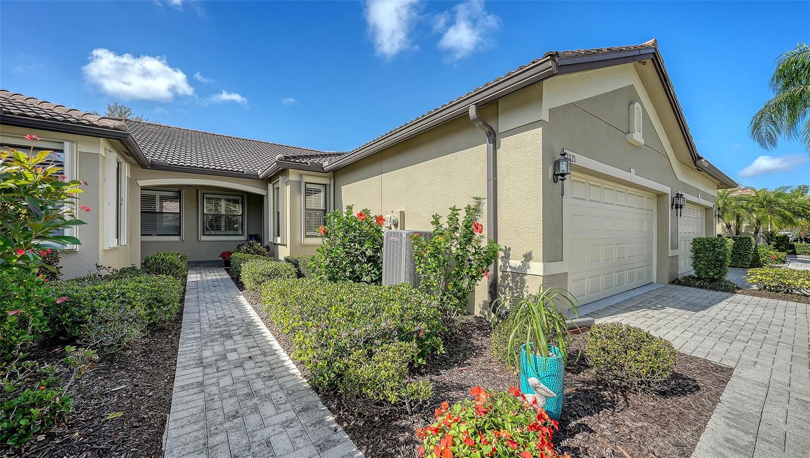 VENETIAN FALLS - Residential