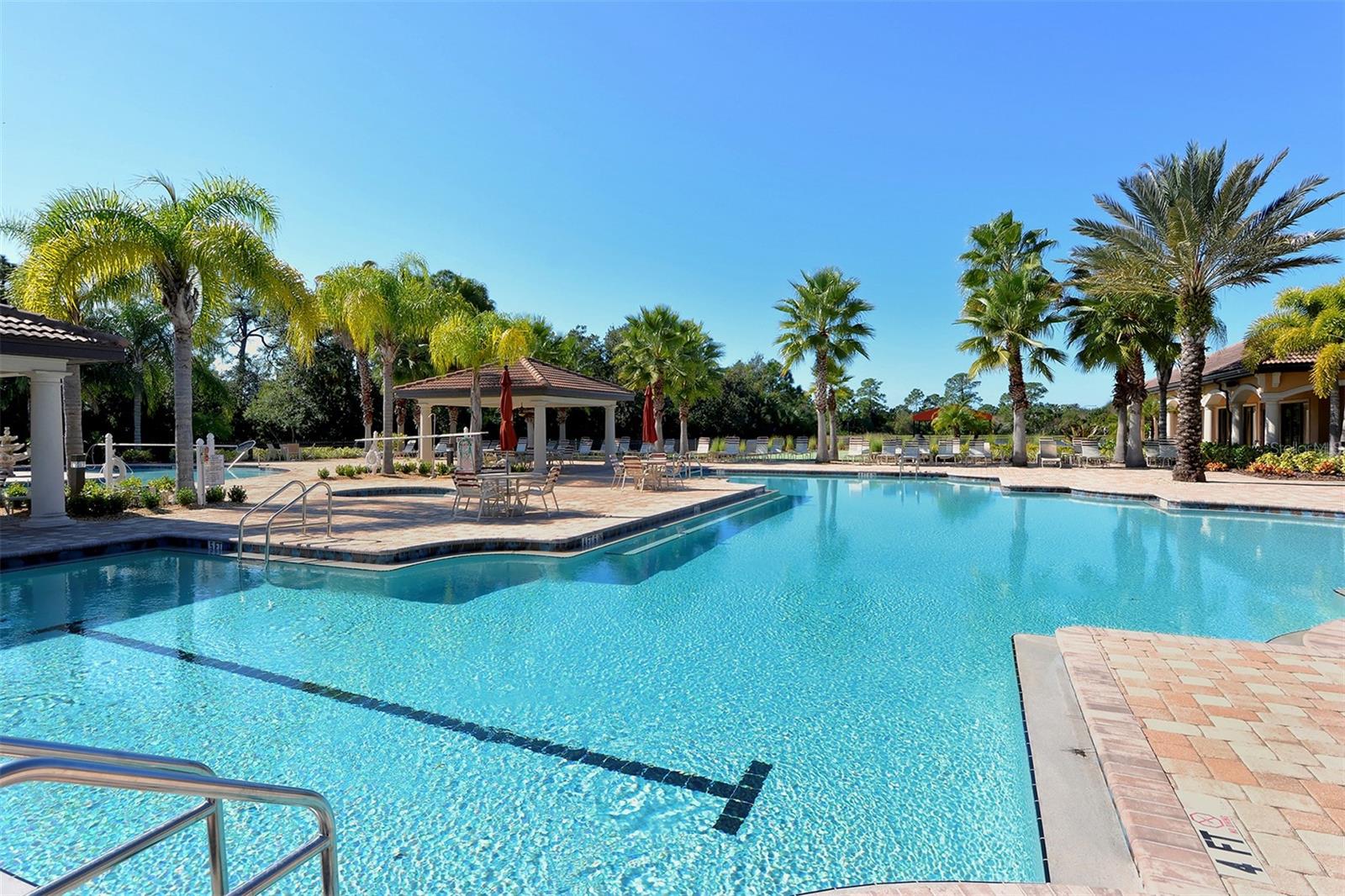 VENETIAN FALLS - Residential