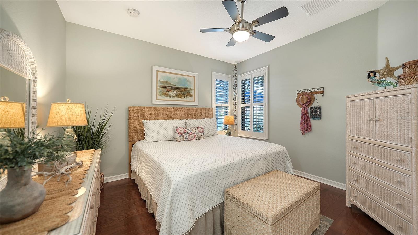 VENETIAN FALLS - Residential