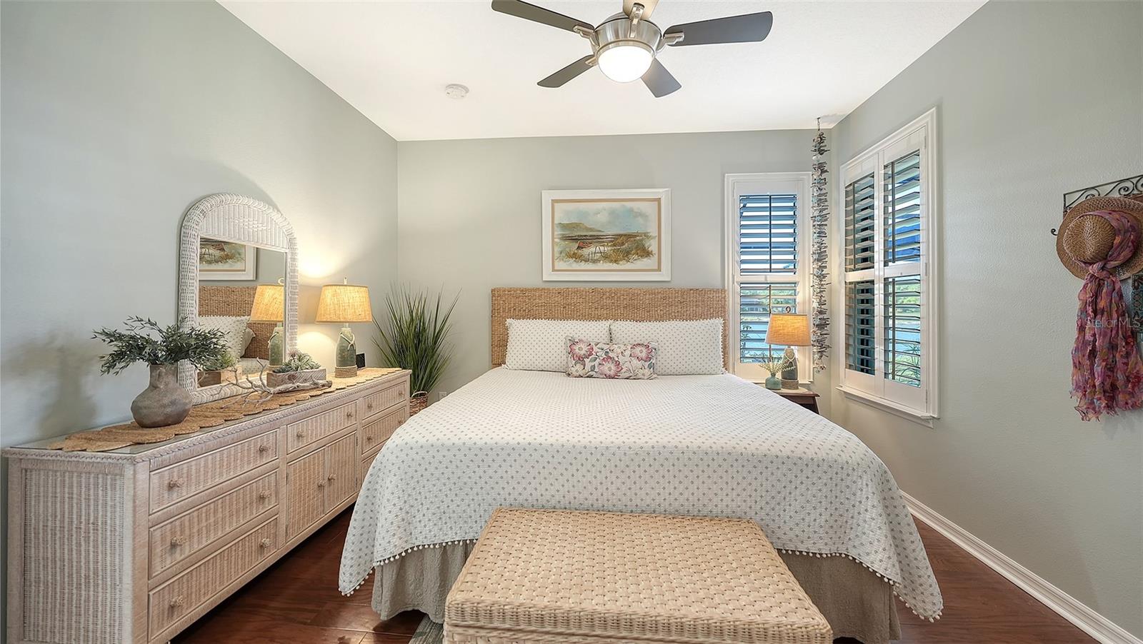 VENETIAN FALLS - Residential