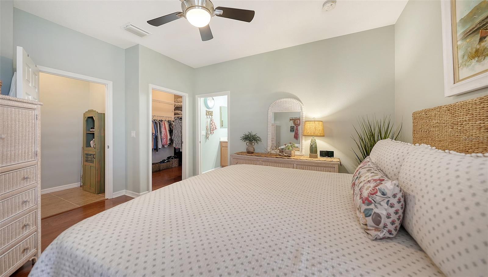 VENETIAN FALLS - Residential