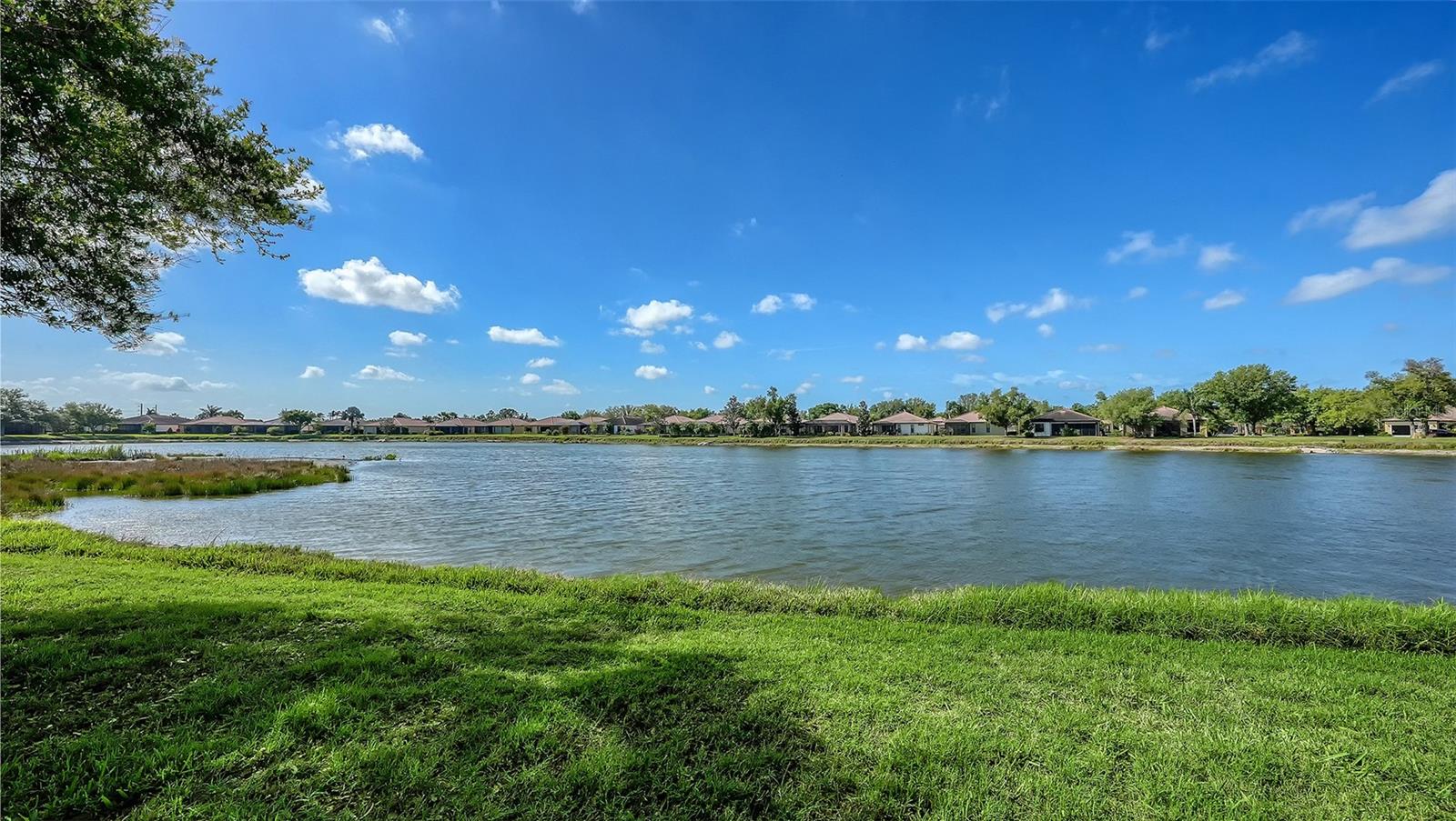 VENETIAN FALLS - Residential
