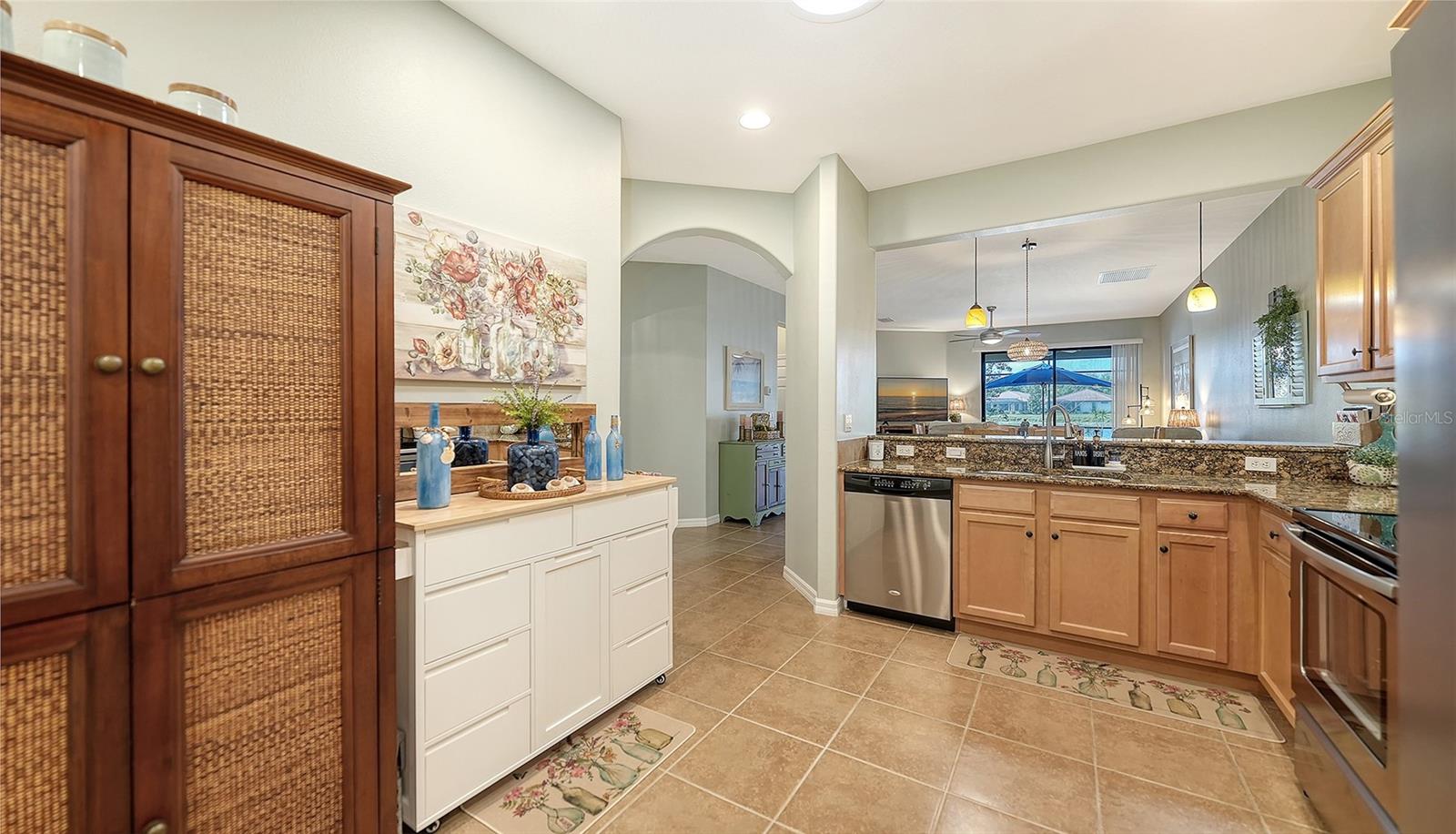 VENETIAN FALLS - Residential