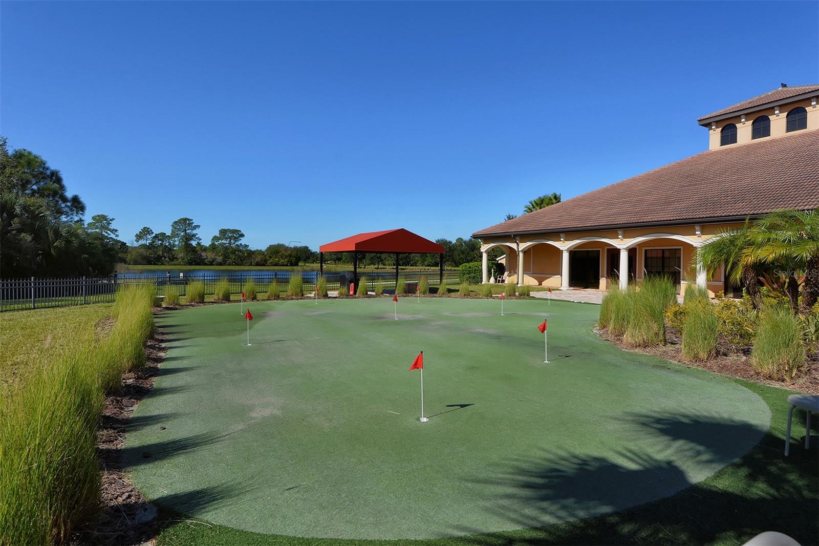 VENETIAN FALLS - Residential