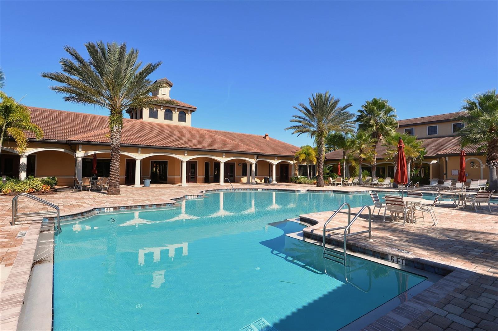 VENETIAN FALLS - Residential