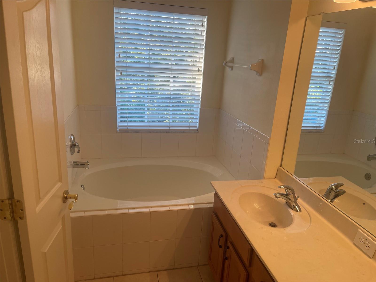 BAYSHORE POINTE TWNHMS PHAS - Residential Lease