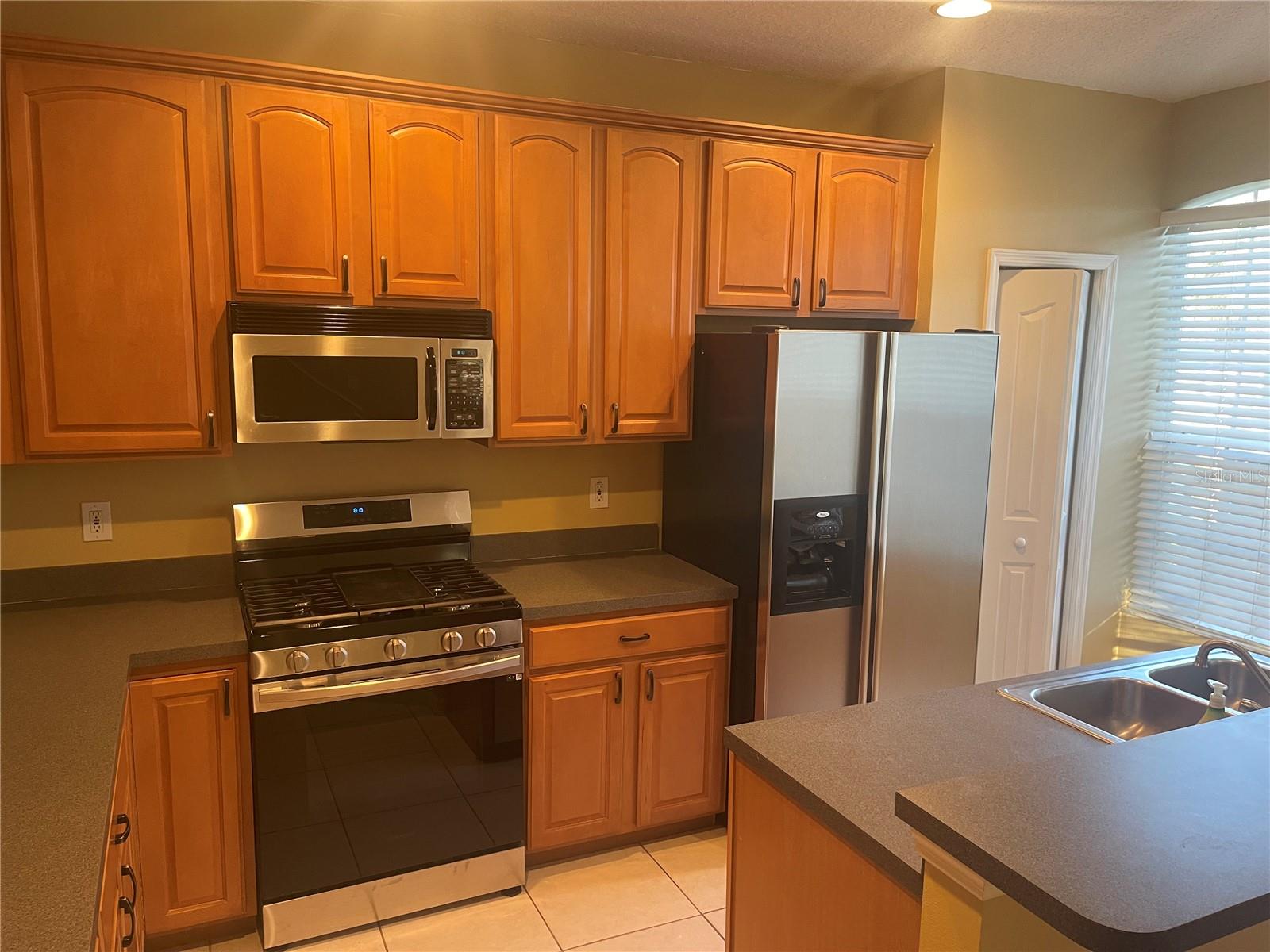 BAYSHORE POINTE TWNHMS PHAS - Residential Lease