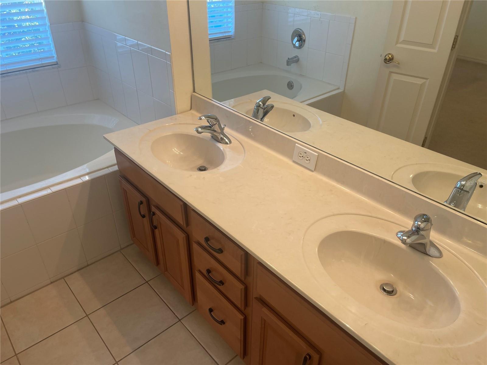 BAYSHORE POINTE TWNHMS PHAS - Residential Lease