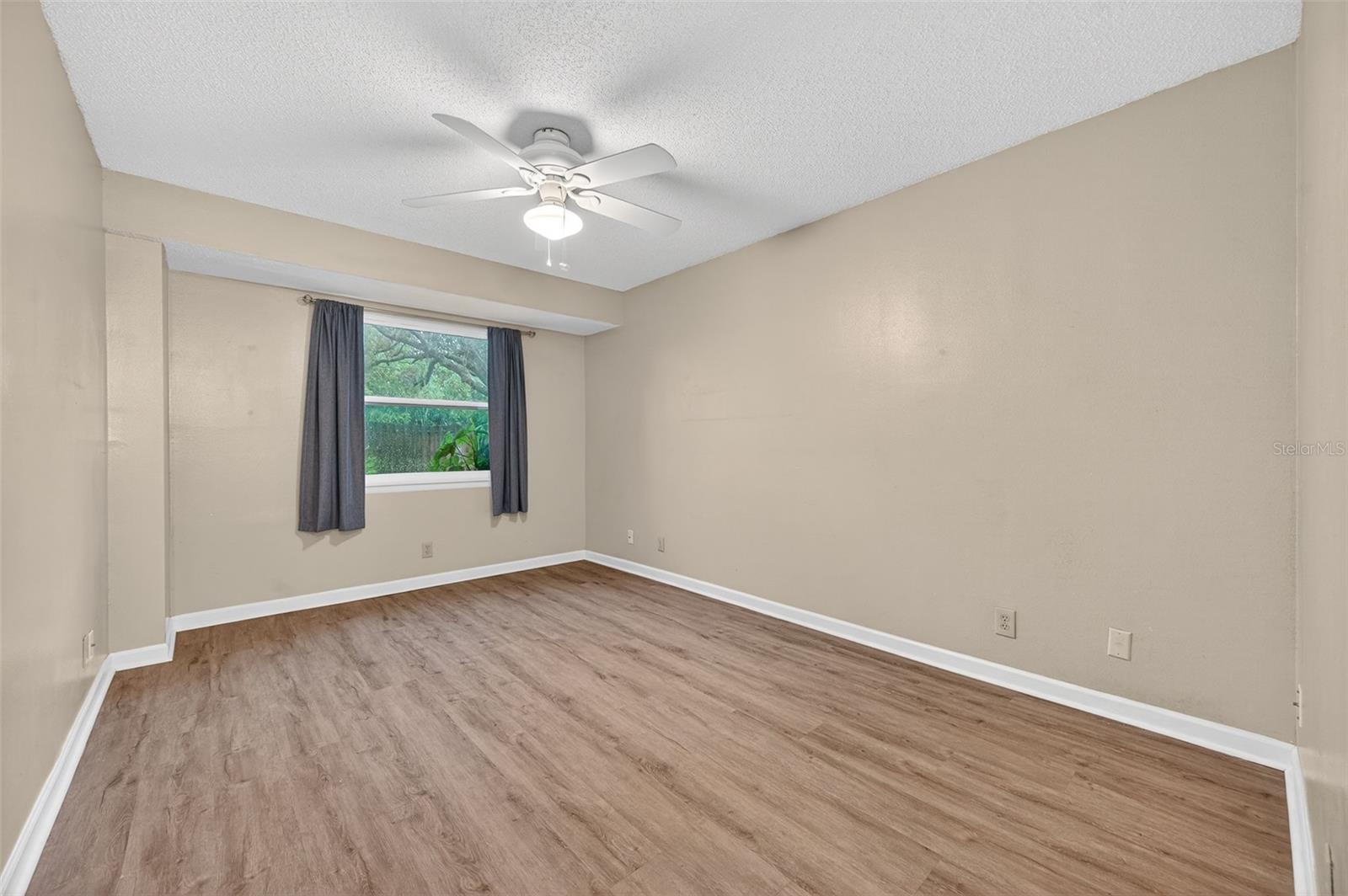WOODS AT ANDERSON PARK CONDO THE - Residential