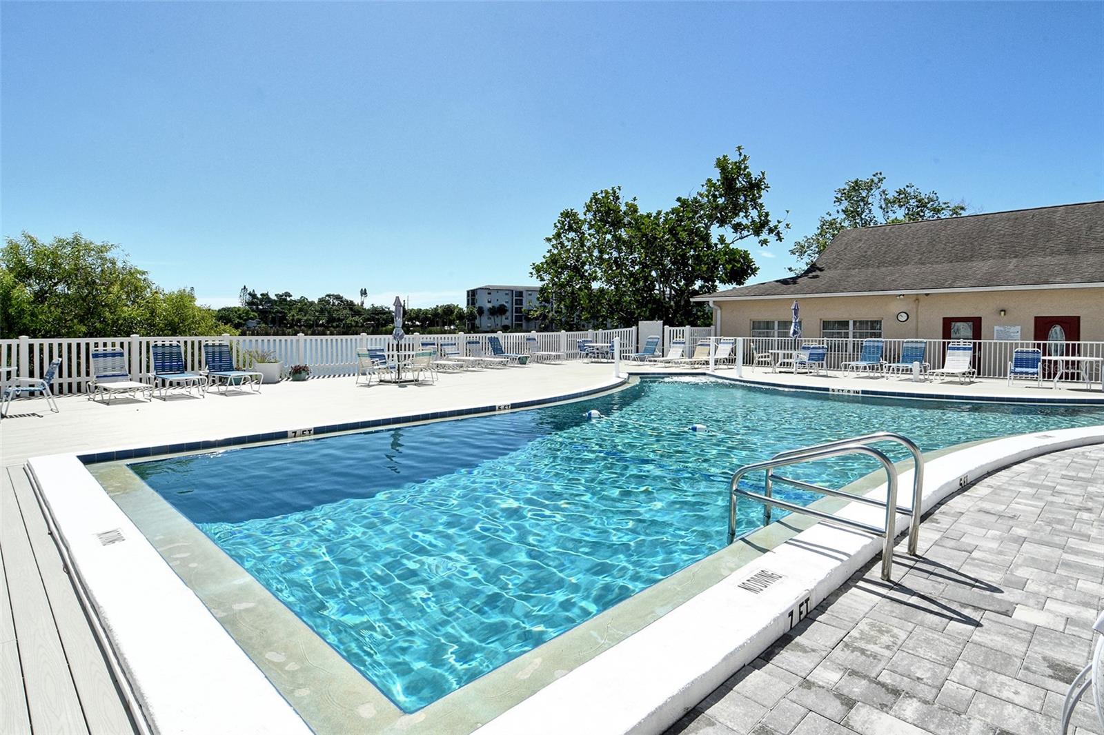 BAYSHORE ON THE LAKE APTS SEC 1 - Residential