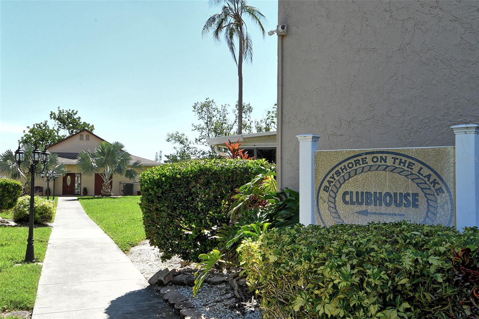 BAYSHORE ON THE LAKE APTS SEC 1 - Residential