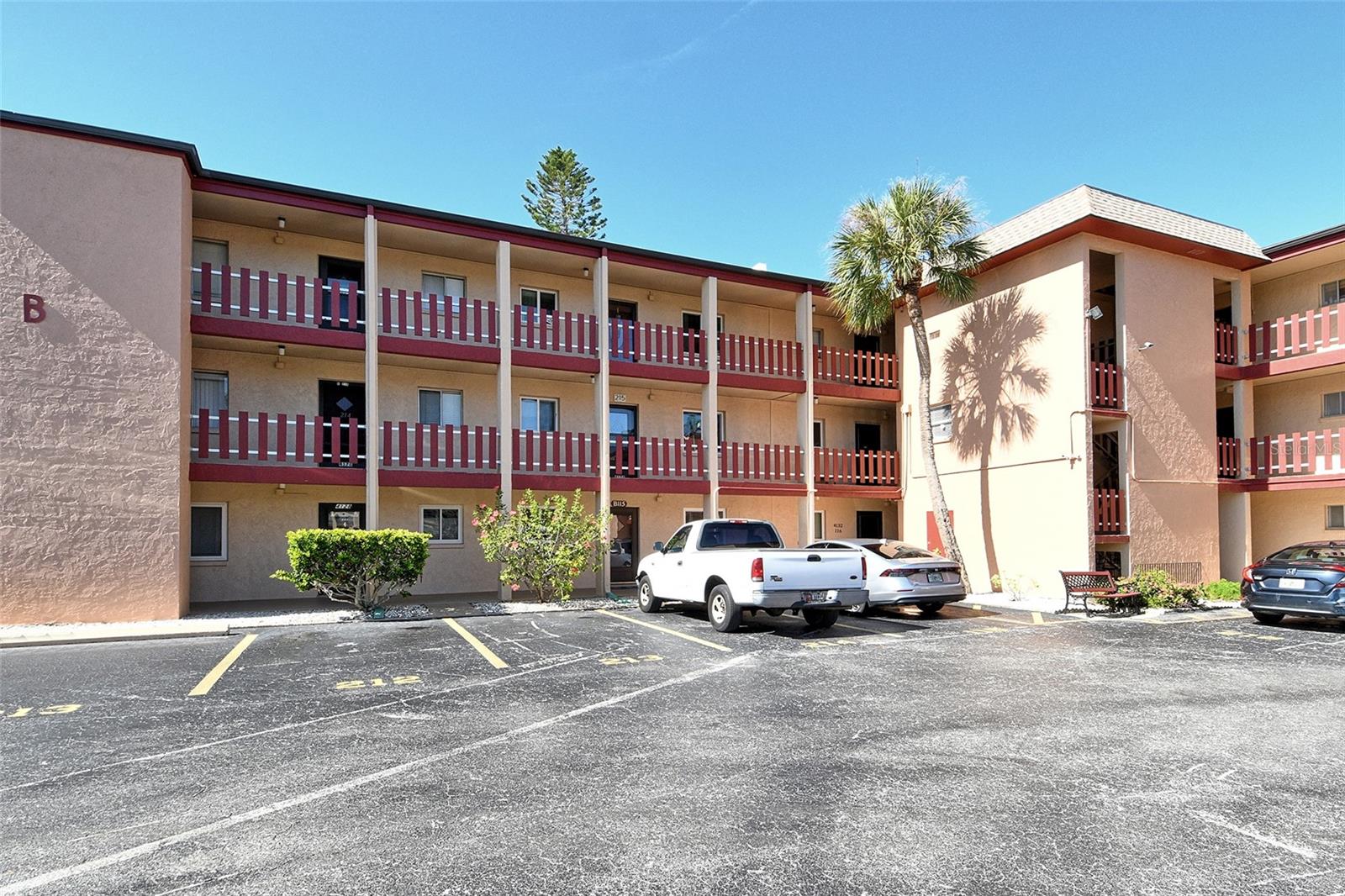 BAYSHORE ON THE LAKE APTS SEC 1 - Residential