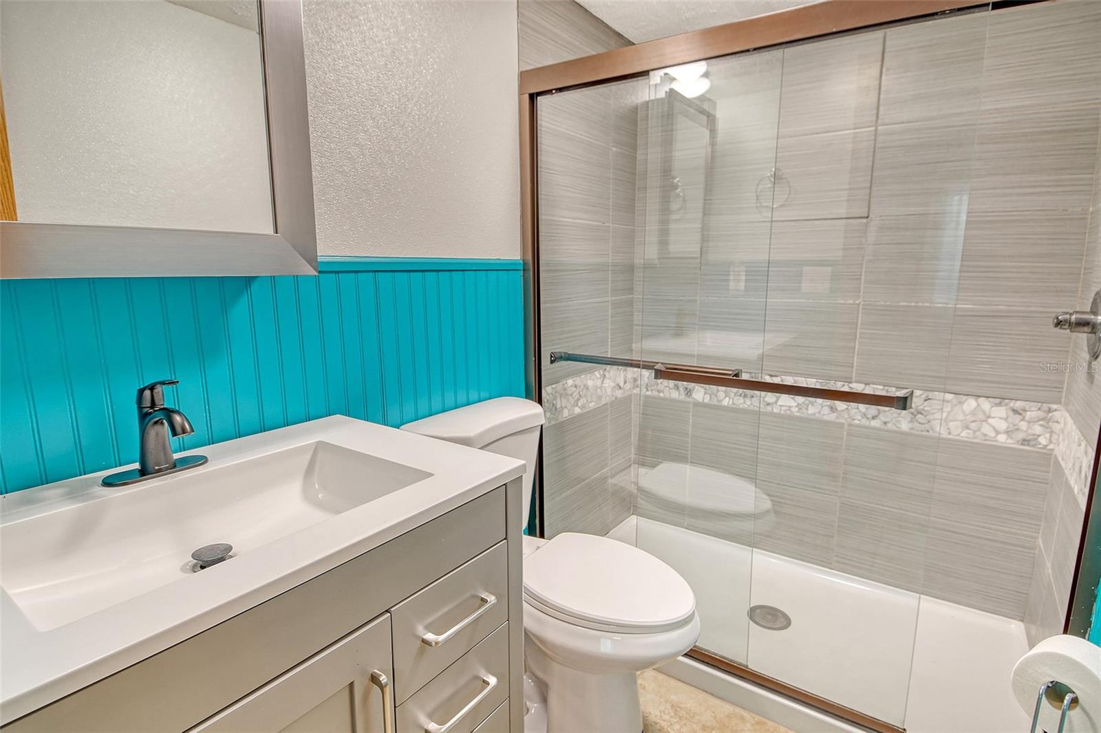 BAYSHORE ON THE LAKE APTS SEC 1 - Residential