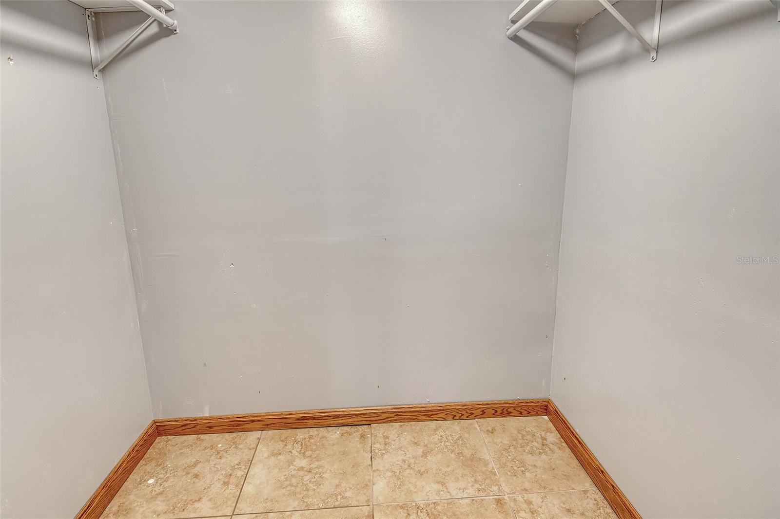 BAYSHORE ON THE LAKE APTS SEC 1 - Residential