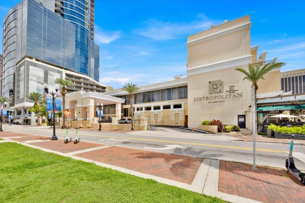 1 Bed / 1 Bath Condo at The Metropolitan at Lake Eola Prime Downtown Location!
Enjoy convenient downtown living in this charming 1-bedroom, 1-bath condo located directly across from beautiful Lake Eola. Just minutes from the Amway/Kia Center and all the vibrant dining, entertainment, and cultural attractions of Downtown Orlando.
Features include:
Brand new washer and dryer in unit
Cable-ready unit
Kitchen with refrigerator and oven/range
Electric heating
Water and partial electric utilities (AC) included
Garage parking
Wheelchair accessible
Secure building with door attendant and elevator
Access to community amenities: pool, fitness center, and clubhouse
HOA due covers gym, swimming pool, water/trash, AC Cooling Electricity, and one parking and one storage.
Live where convenience meets comfort at The Metropolitan at Lake Eola!