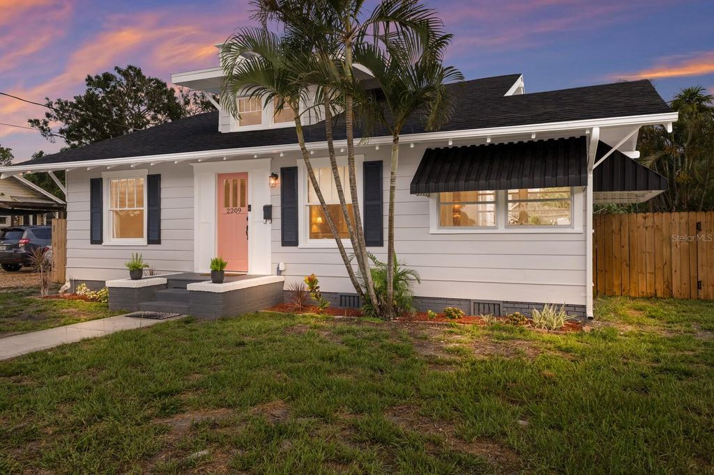 Photo of 2209 6th Avenue W, Bradenton, FL 34205 (MLS # A4659679)
