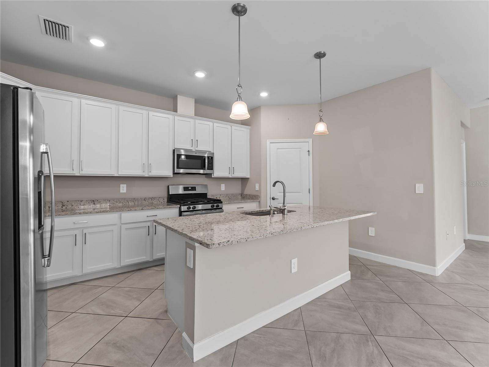 LORRAINE LAKES PH I - Residential