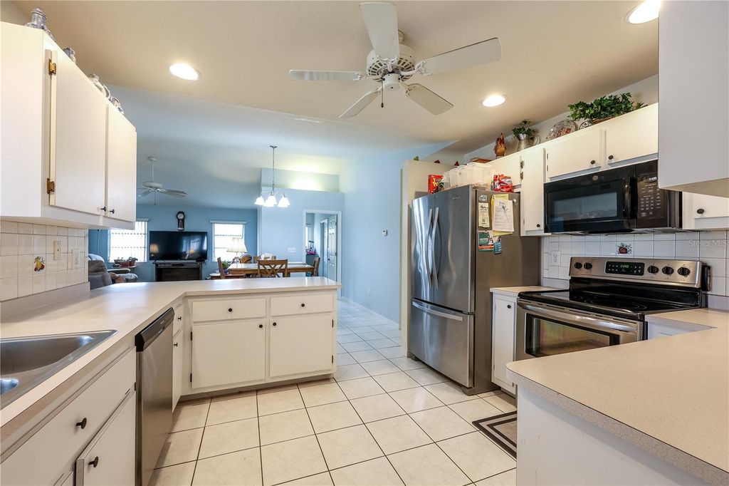 Photo of 1403 SE 8th Place, Cape Coral, FL 33990 (MLS # C7513456)
