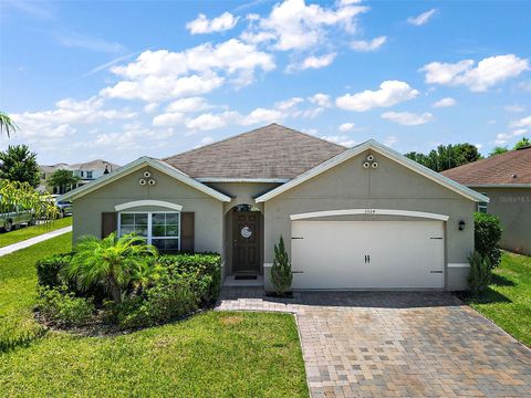 A home in TAVARES