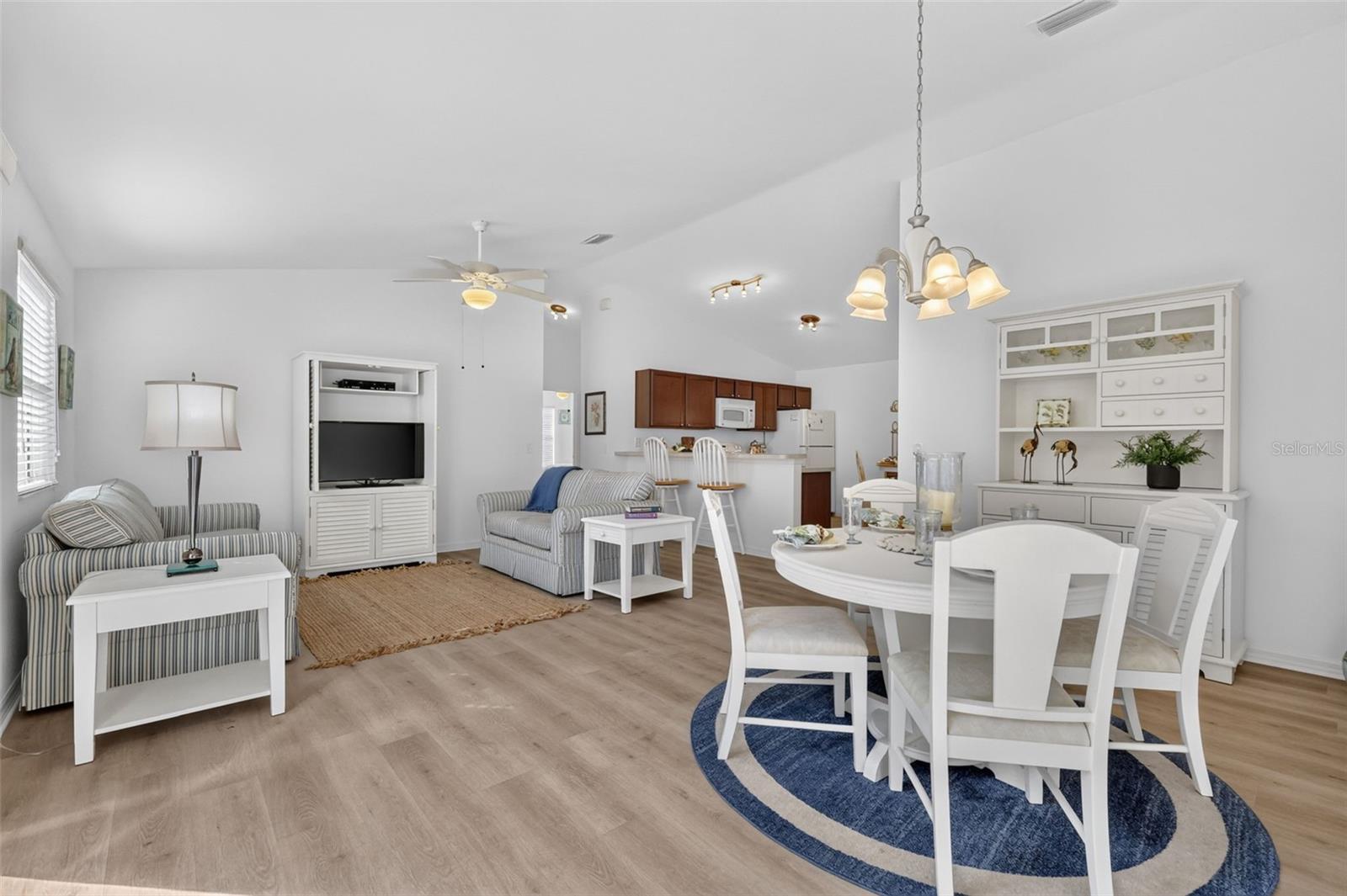 2581 ERROL TERRACE