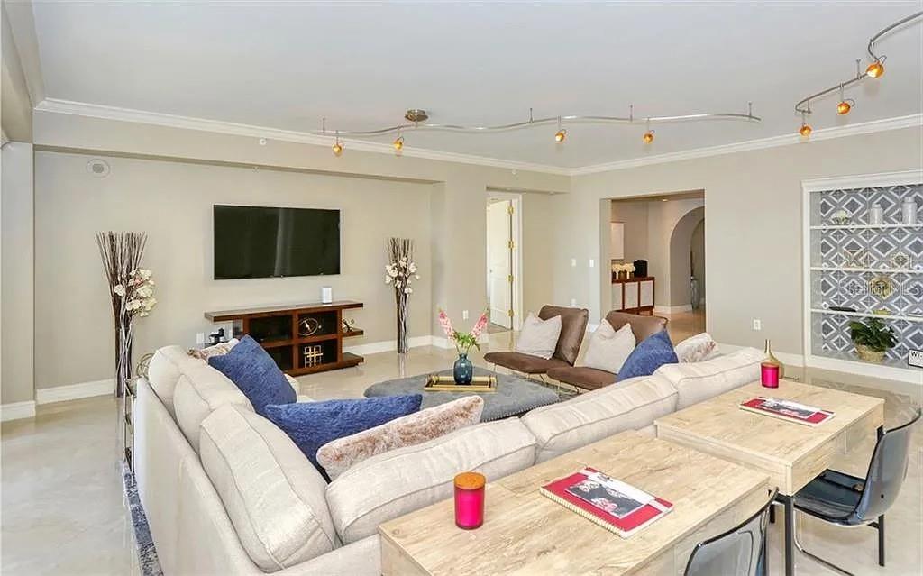 THE RESIDENCES - Residential