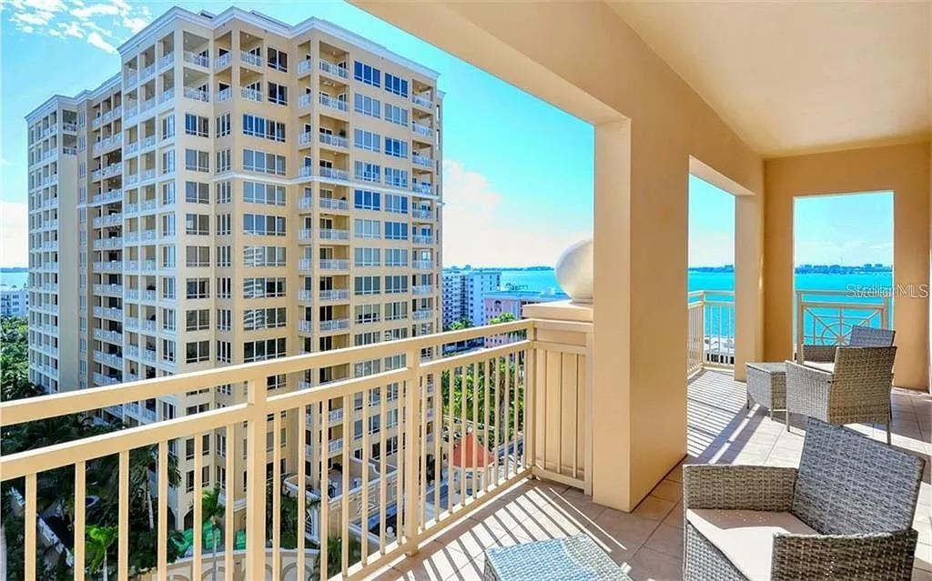 1111 RITZ CARLTON DRIVE 1004