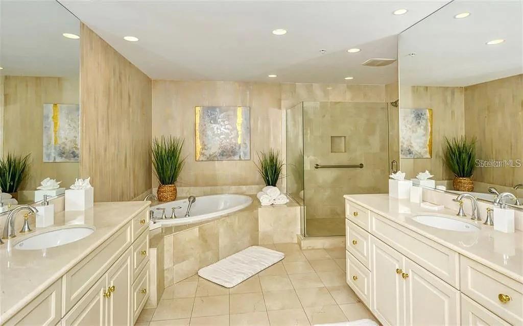 THE RESIDENCES - Residential