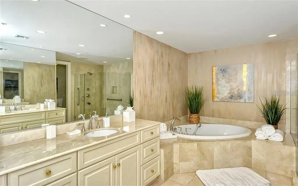 THE RESIDENCES - Residential