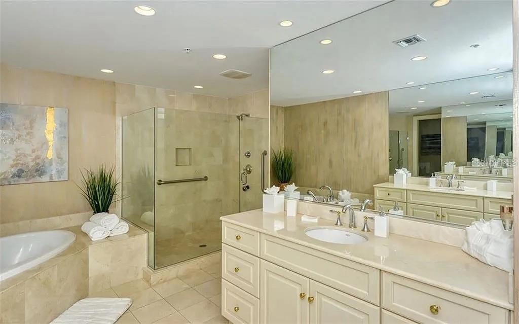 THE RESIDENCES - Residential