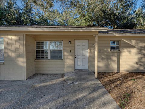 A home in AUBURNDALE