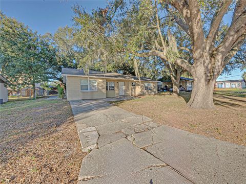 A home in AUBURNDALE